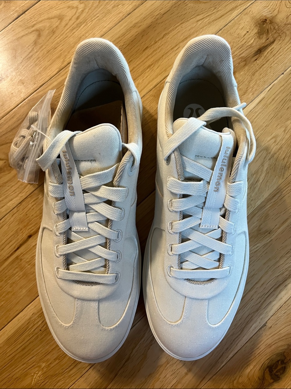 NWT Lululemon women’s canvas sneakers size 9.5